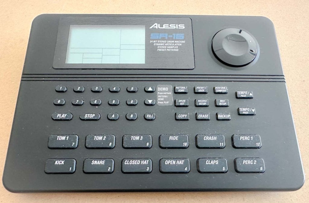 Alesis SR-16 drum machine/computer - zo goed als nieuw, Muziek en Instrumenten, Drumstellen en Slagwerk, Ophalen of Verzenden