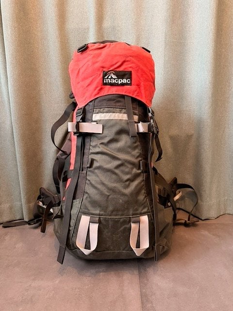 Macpac Pursuit 50L (Dames / Maat W) - Rood, Ophalen, Gebruikt, Rugzak