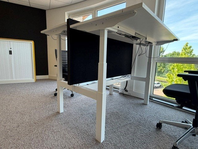 Foto 22 van Elektrische zit-sta duo-bureau met kabelgoot, verdeler, 21st