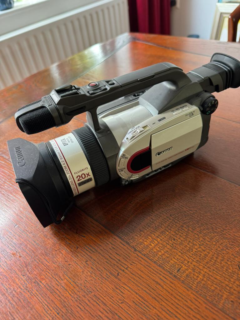 Camera Canon XM1 3CCD met accessoires en statief, Ophalen, Zo goed als nieuw, Canon, 20x of meer