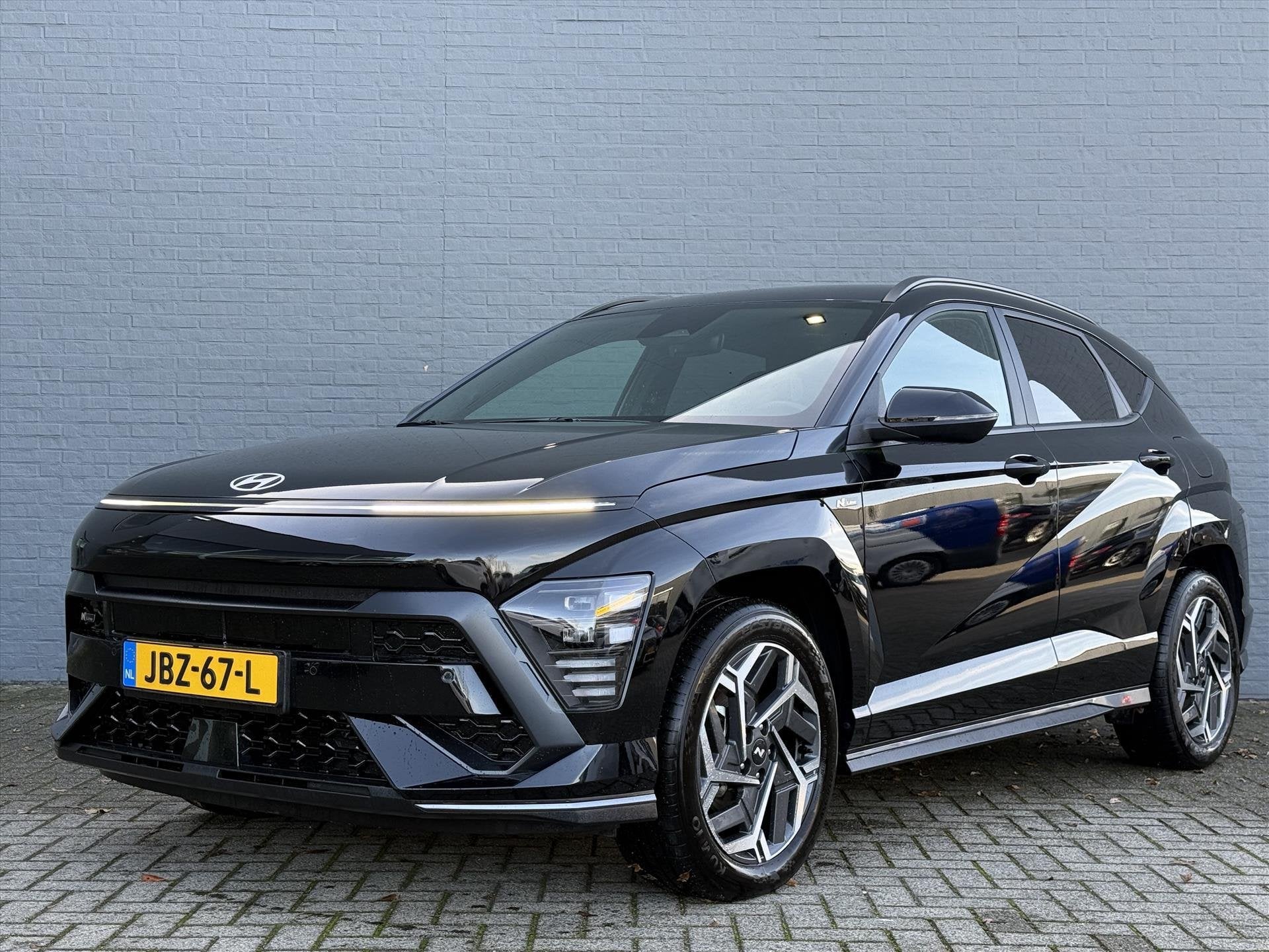Hyundai Kona 1.6 GDI HEV 141pk DCT N-Line Edition | Summer D, Auto's, Hyundai, Stof, Gebruikt, 2 kWh, Zwart