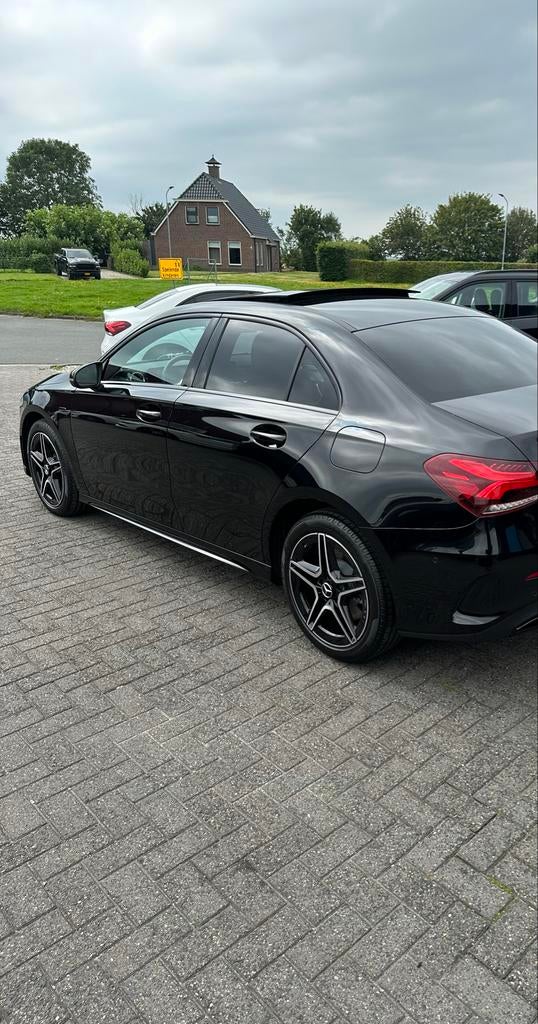 Mercedes-Benz A-Klasse A 250 e 218pk 8G-DCT 2021 Zwart, Auto's, 160 pk, Zwart, Plug-in hybride, 1600 kg
