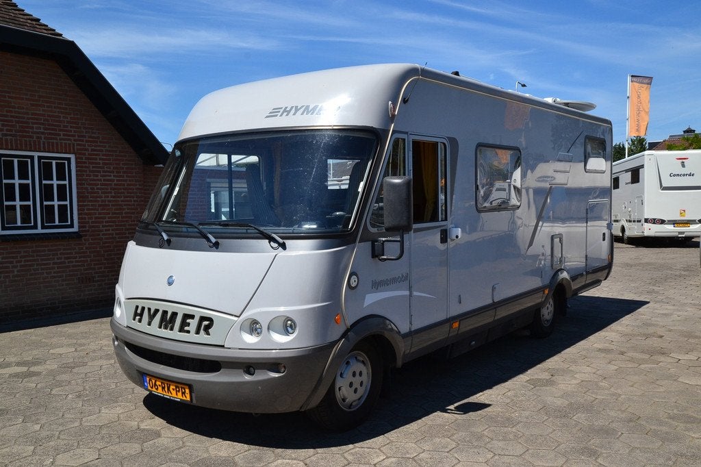 Hymer Eriba B 674 B - Lengte bedden - Airco - 3x Zonnepanele, Ringverwarming, 6 tot 7 meter, Bedrijf, Hymer