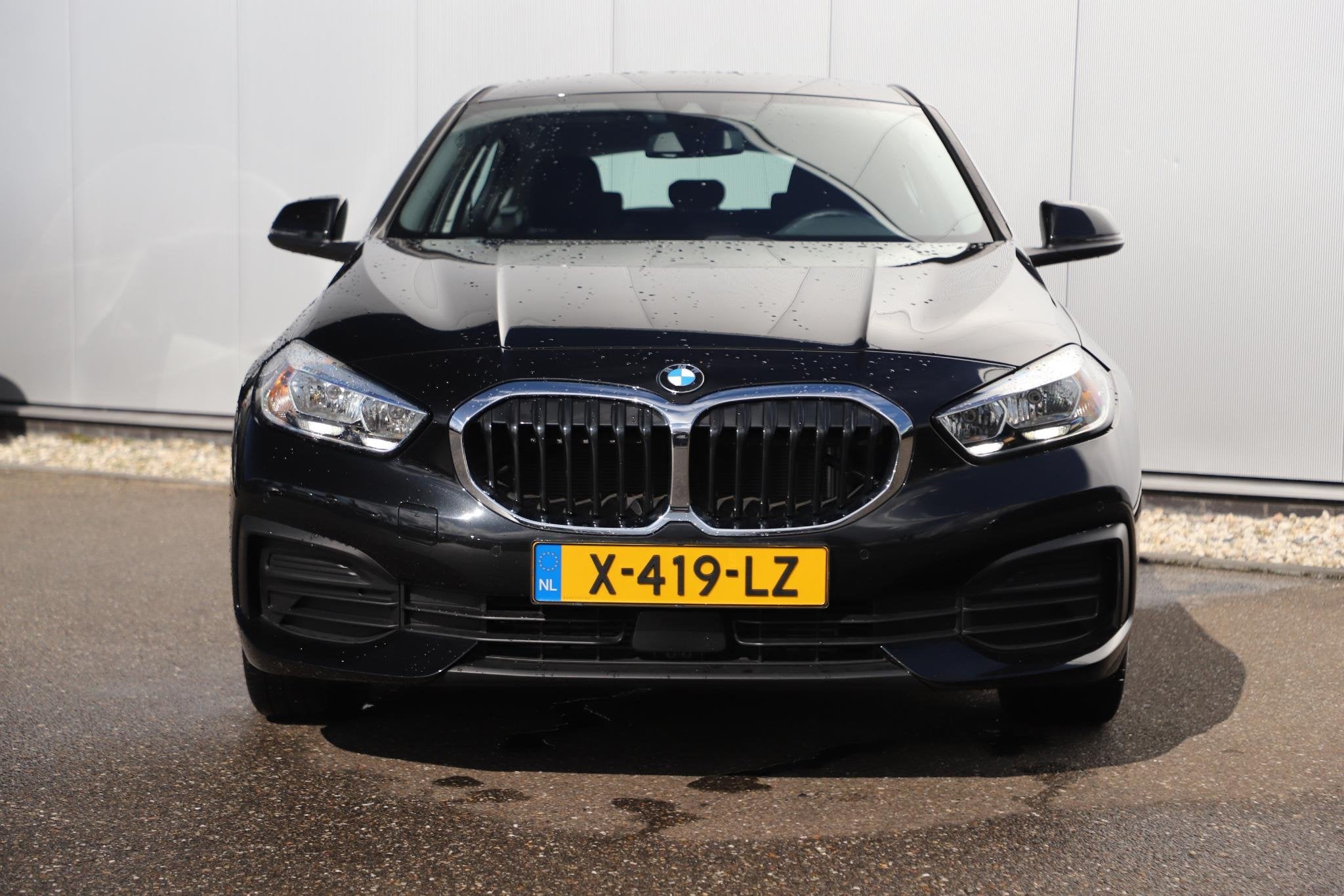 Foto 2 van BMW 1-serie 118i 136PK Automaat Navigatie Carplay Android St