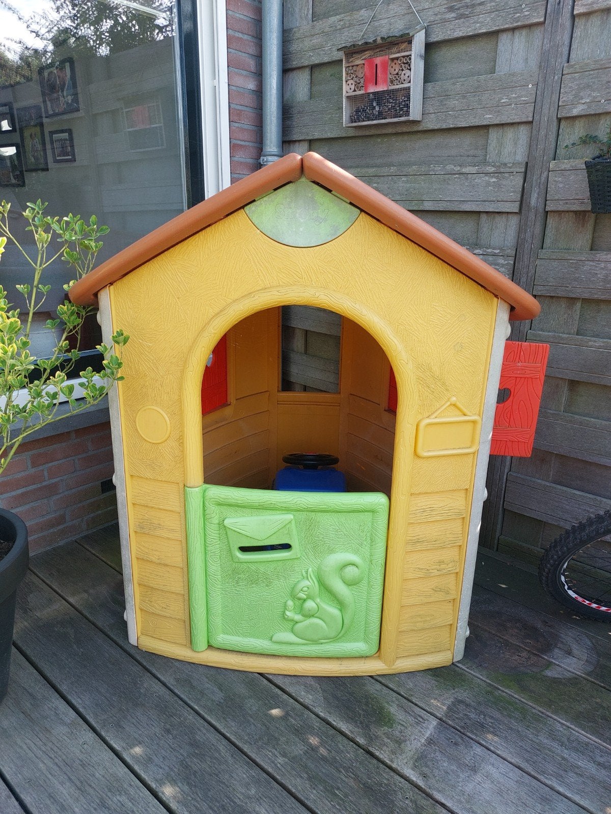 Speelhuisje voor buiten met openklapbare raampjes, Ophalen, Gebruikt, Kunststof