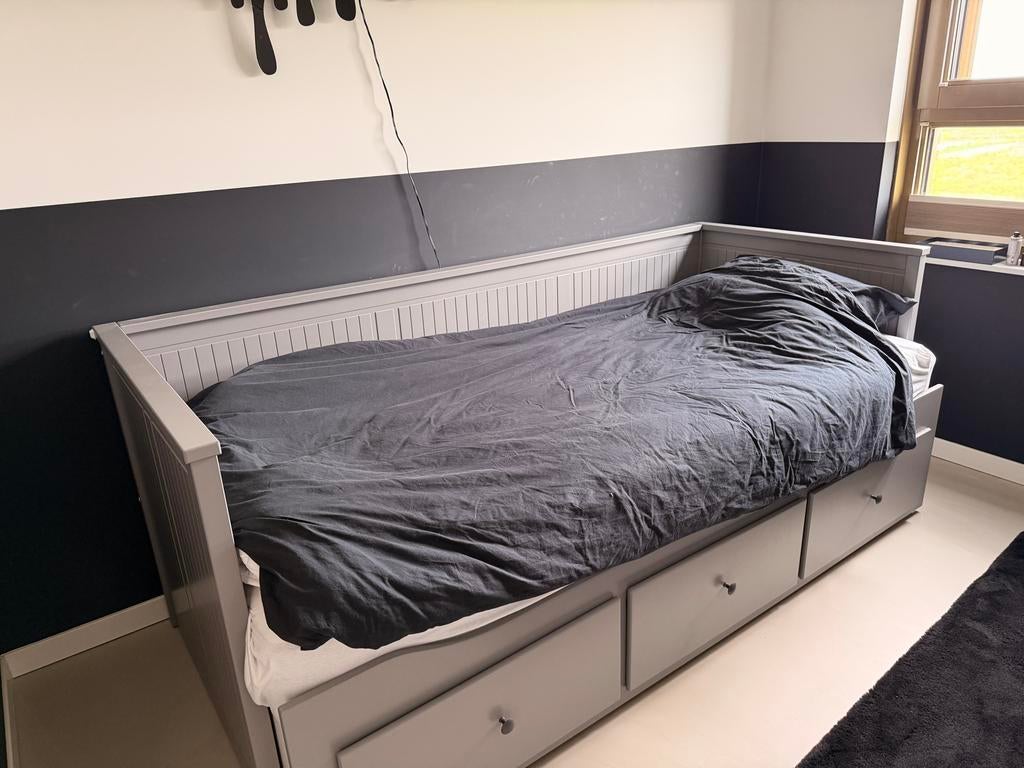 Ikea Hemnes bedbank met 3 lades - Grijs, Huis en Inrichting, Slaapkamer | Bedden, Ophalen, Tweepersoons, 80 cm, 200 cm