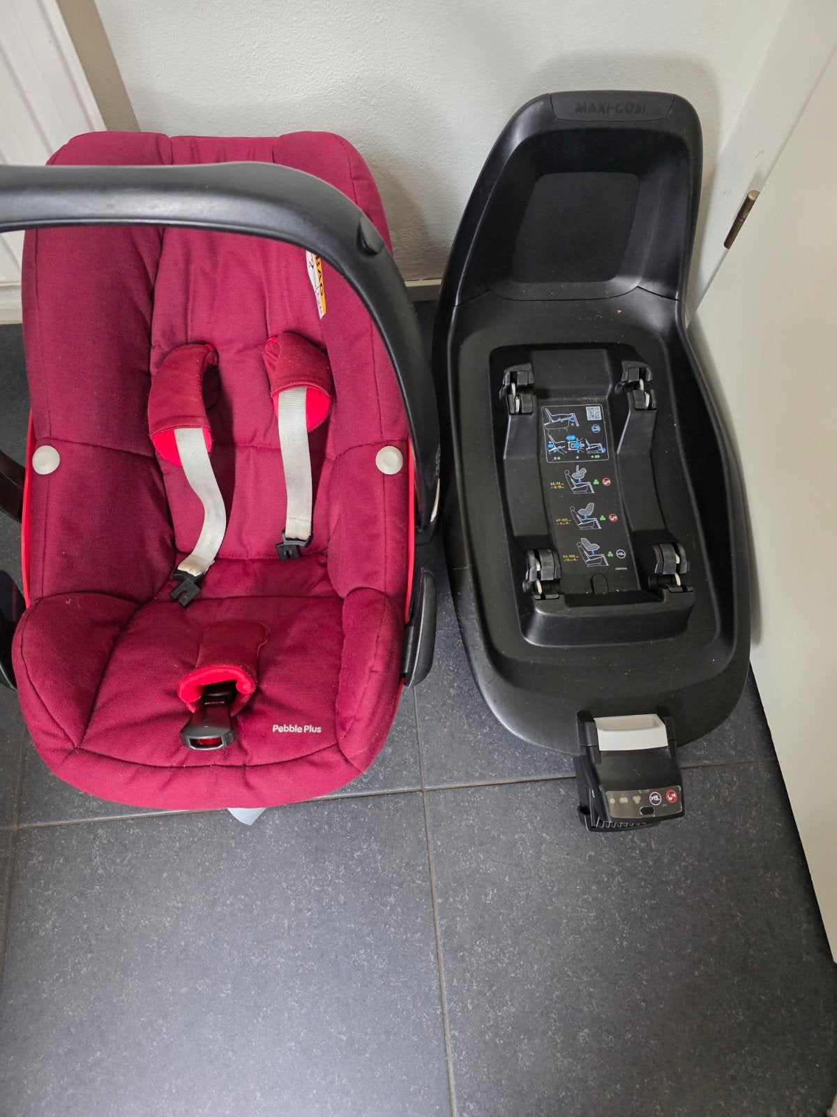 Maxi-Cosi Pebble Plus met 2wayFix base - Uitwasbaar, Kinderen en Baby's, Gebruikt, Ophalen of Verzenden, Isofix, 0 t/m 13 kg