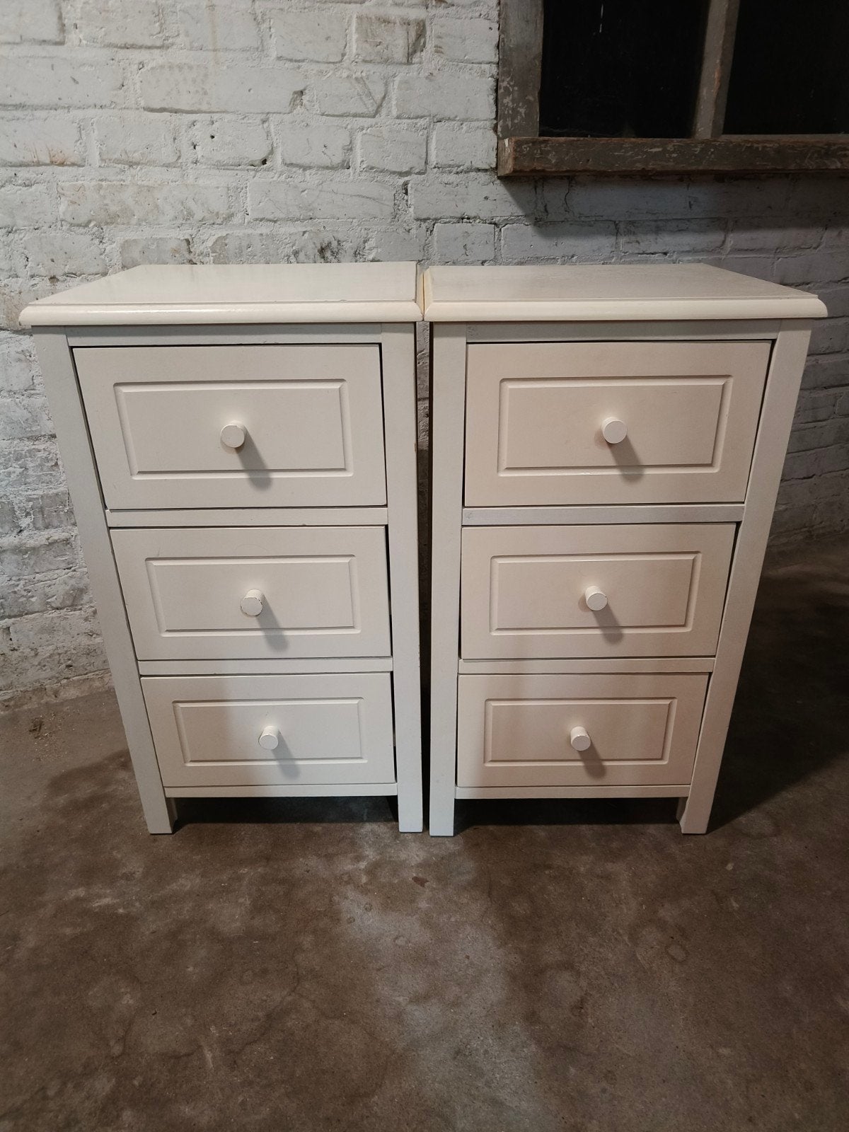Set van 2 nachtkasten - Crème wit, Huis en Inrichting, Ophalen, Minder dan 50 cm, Zo goed als nieuw, 3 of 4 laden