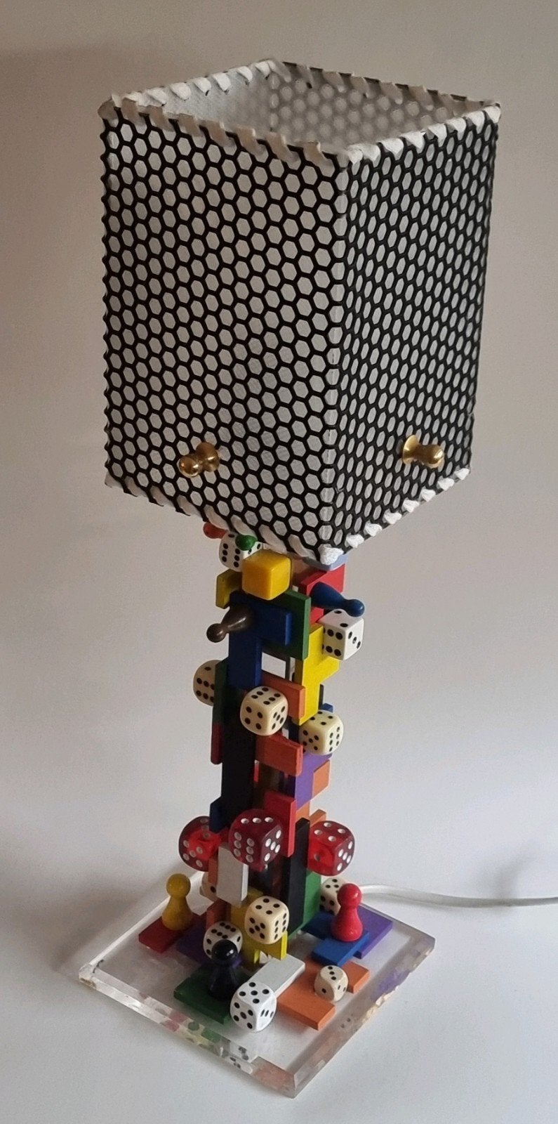 Dobbelstenen lamp, Ophalen