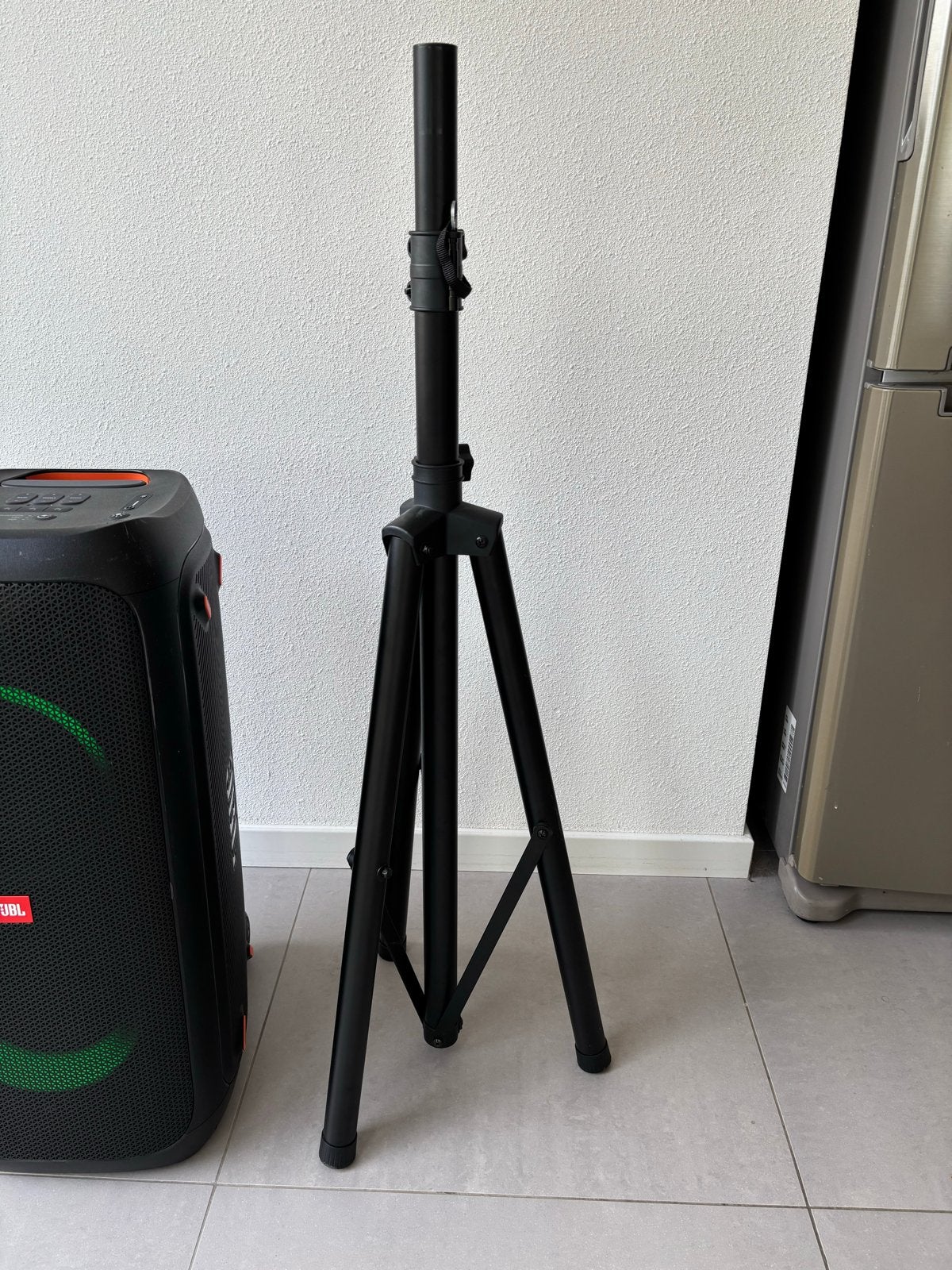 Foto 7 van JBL Partybox 310 met statief - Party Speaker met LED