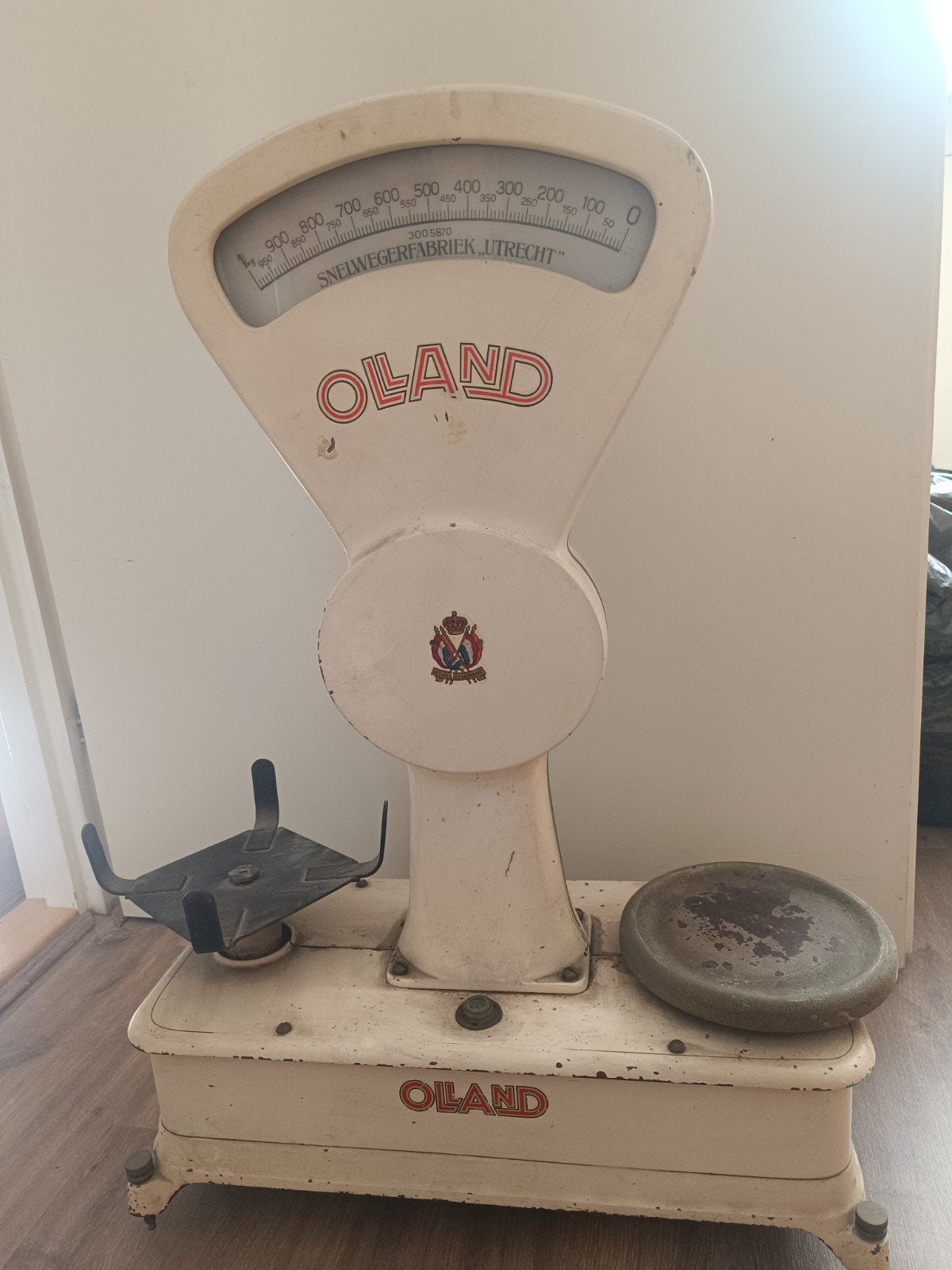Oude Olland weegschaal met gewichten, Ophalen