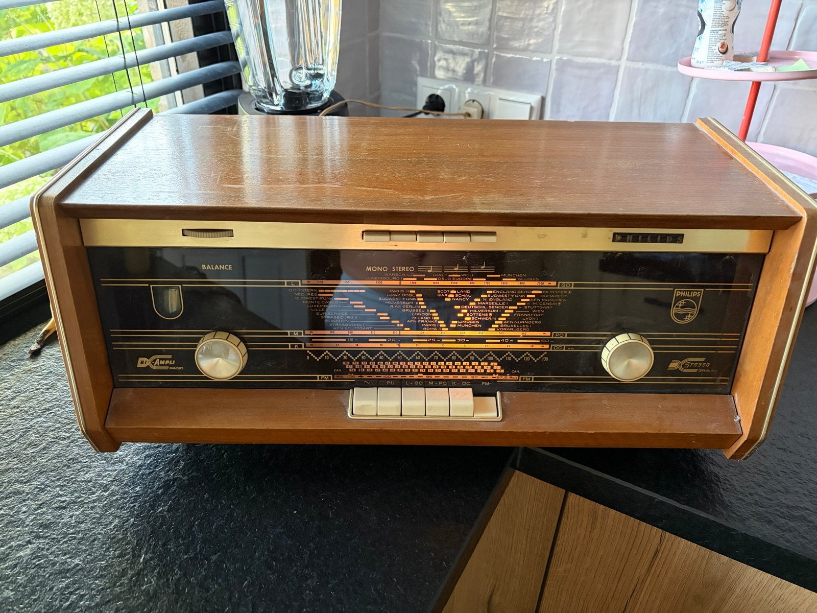 Vintage Philips radio jaren '60 - stoort zonder antenne, Ophalen of Verzenden, Niet werkend, Radio