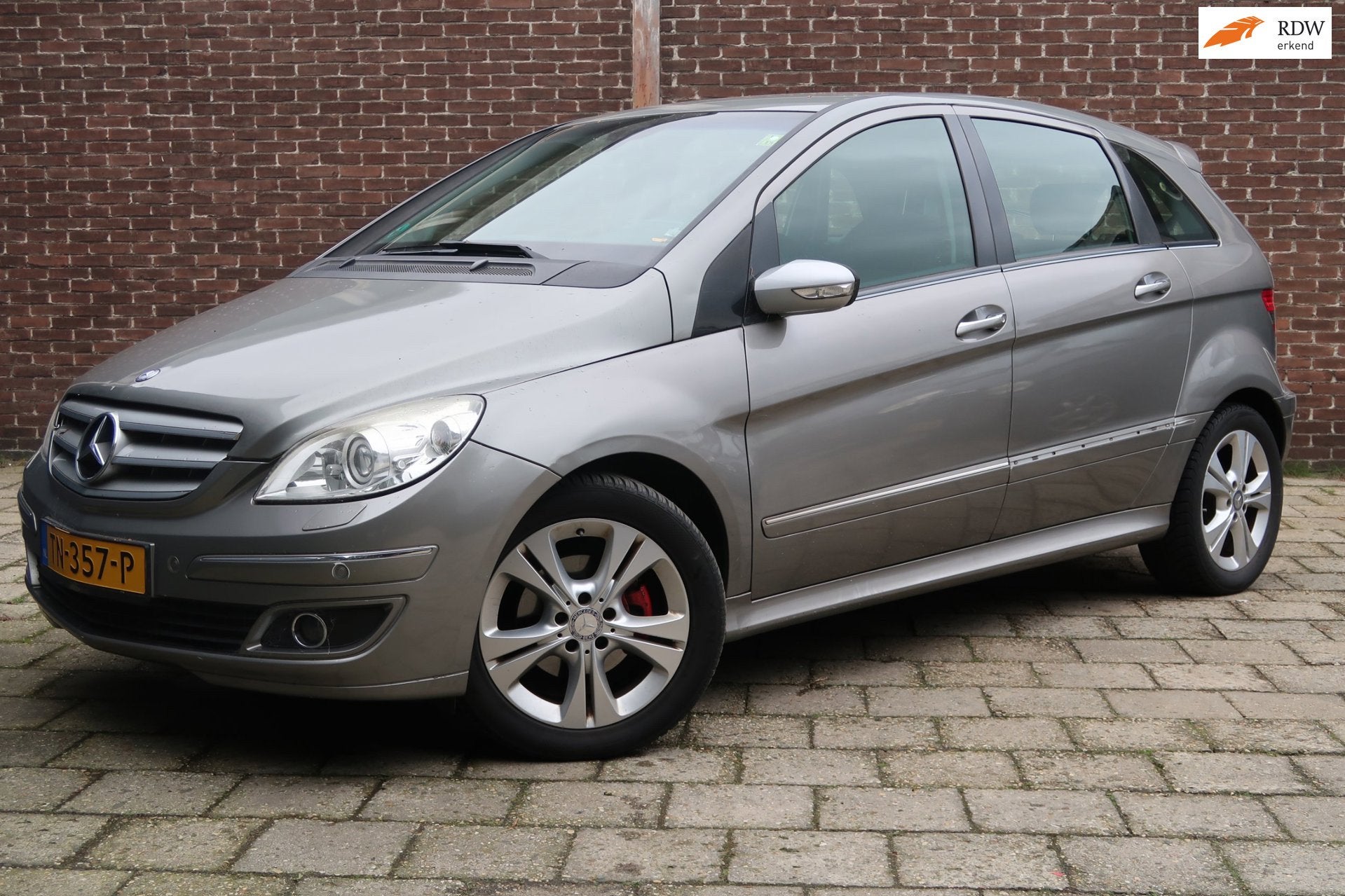 Mercedes-Benz B-klasse 200 *Rijklaarprijs *Dealer onderhoude, Auto's, Dealer onderhouden, 136 pk, Gebruikt, Zwart