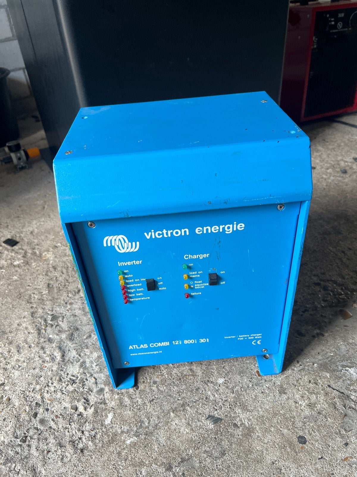 Victron Energie Atlas Combi 12V 800W Omvormer/Lader, Ophalen, Gebruikt