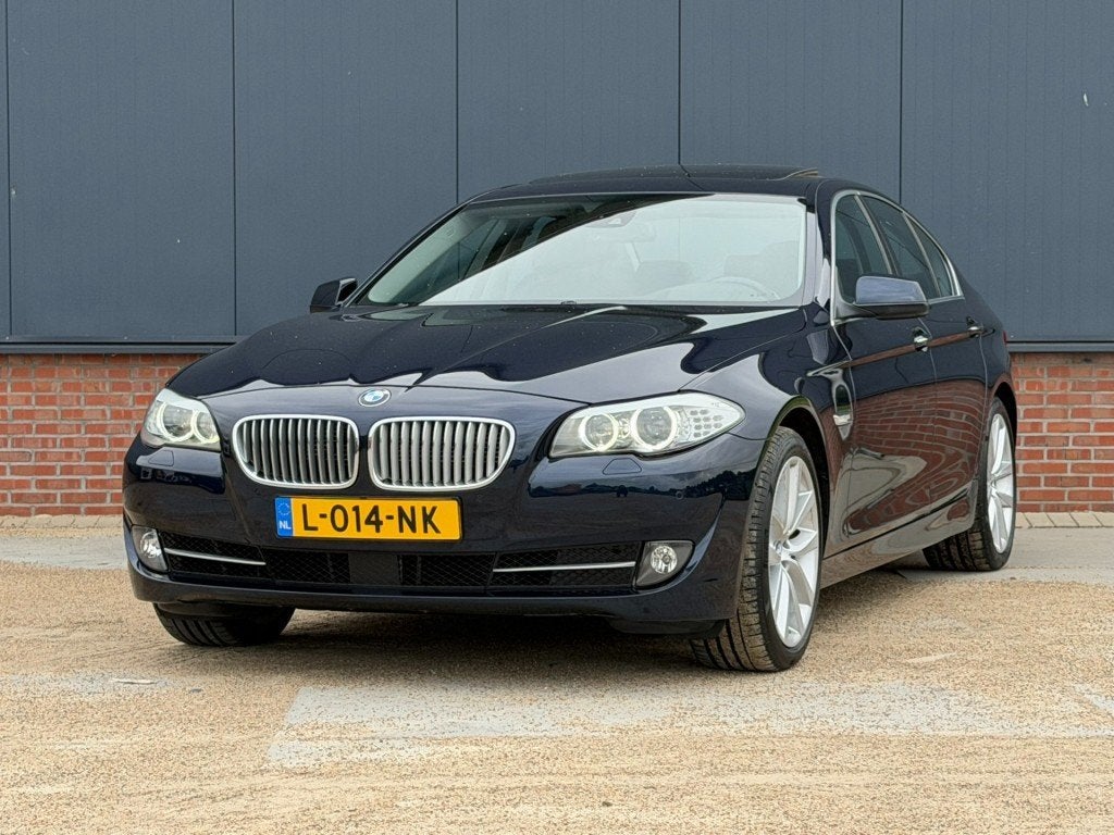 Bmw 5-SERIE 550i High Executive HUD / Memory stoelen / Pano, Auto's, Automaat, Euro 5, Gebruikt, 8 cilinders