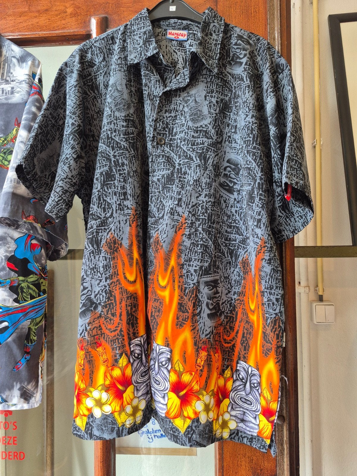 Maracay Hawaï overhemd met vlammen en tiki-maskers, Meerkleurig, Maat 56/58 (XL), Ophalen of Verzenden, Zo goed als nieuw