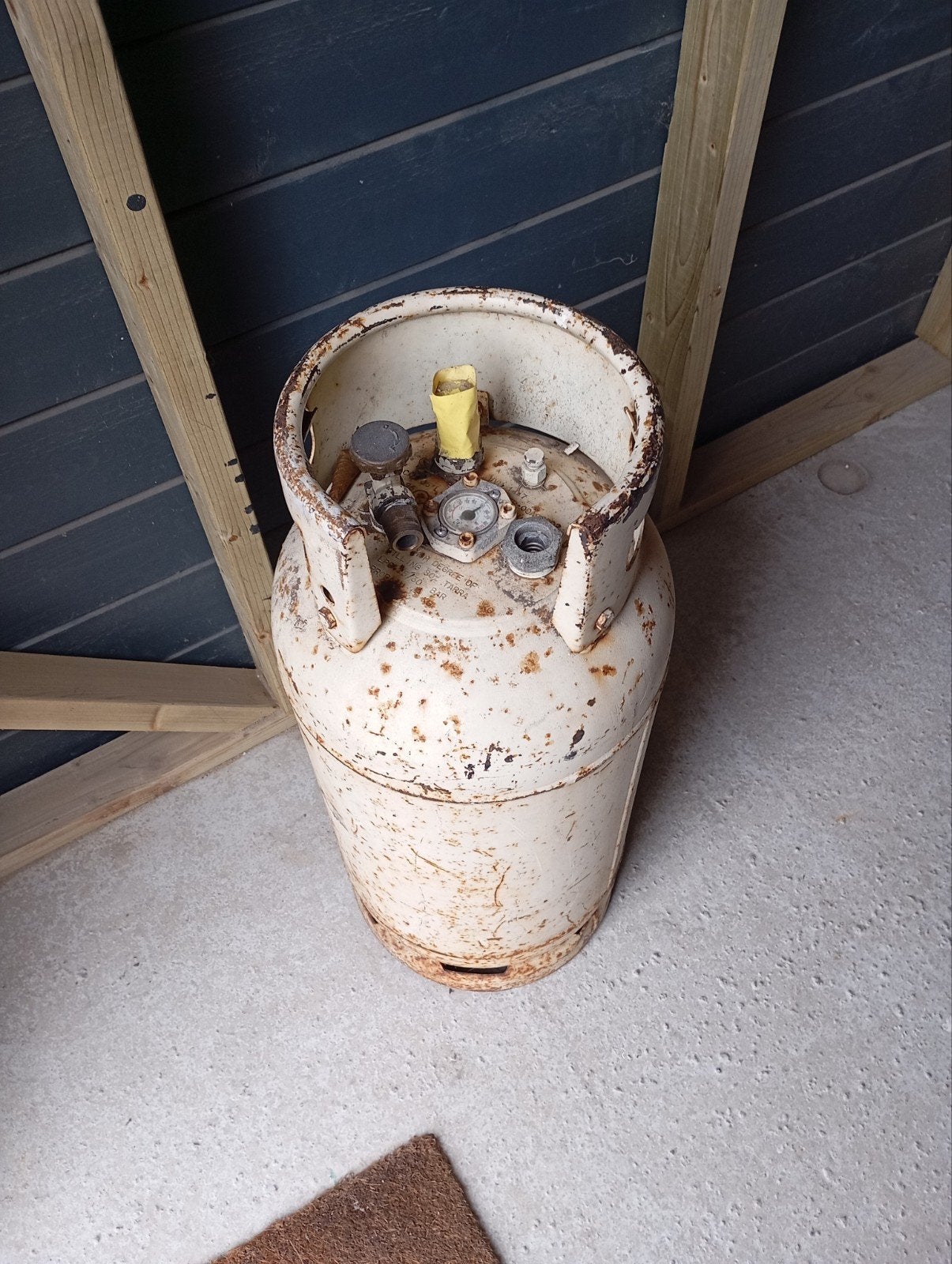 Lege gasfles met LPG-aansluiting., Ophalen, Gebruikt