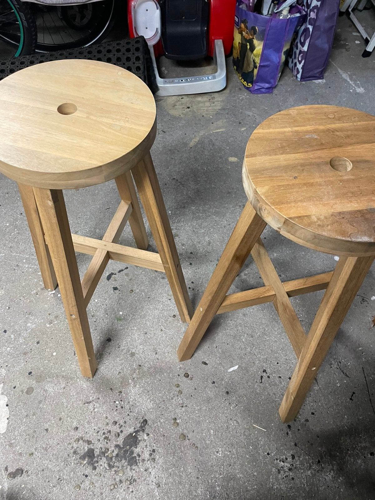 2 houten hoge krukken, Huis en Inrichting, Krukjes, Ophalen, Gebruikt, Hout