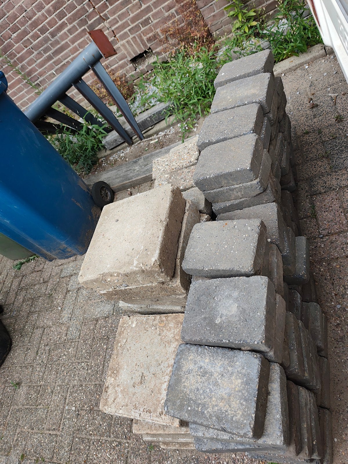 Diverse partij gebruikte betontegels en klinkers, Ophalen, Gebruikt, Beton, Klinkers