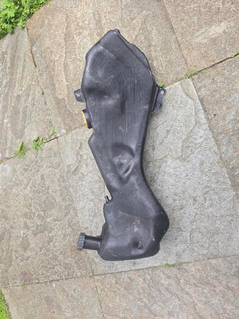 Gilera Runner 12L Benzinetank - Lek bij ophangpunt, Ophalen of Verzenden, Tank, Overige merken