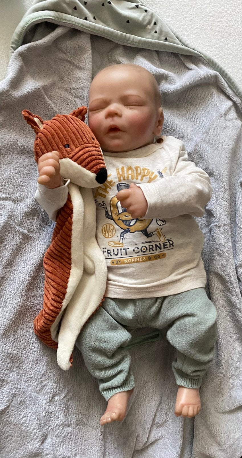 Schattige Reborn baby boy, Verzamelen, Ophalen of Verzenden, Zo goed als nieuw, Babypop, Levensecht of Reborn