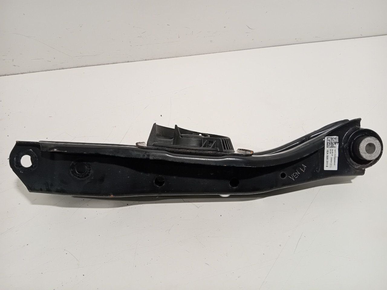 Draagarm links achter Skoda Enyaq, Onderdelen@venauto.nl, Van der Ven Autorecycling B.V., Gebruikt, Ettenseweg 76, 4706 PB Roosendaal, The Netherlands