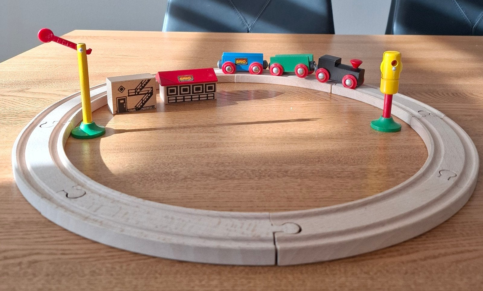 Brio Treinset met Accessoires - Houten Speelgoed, Ophalen, Zo goed als nieuw, Rij- of Hobbelspeelgoed