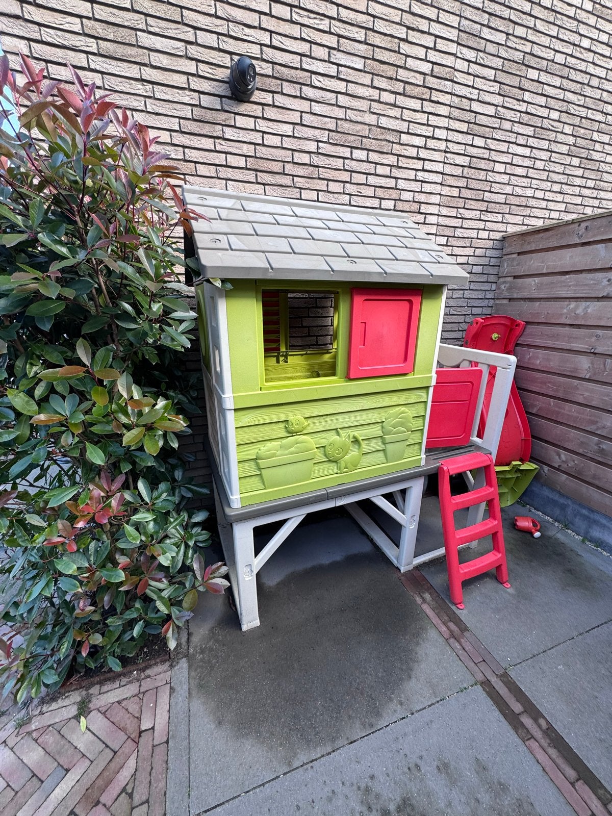 Speelhuisje met glijbaan en wateraansluiting, Ophalen, Gebruikt, Kunststof