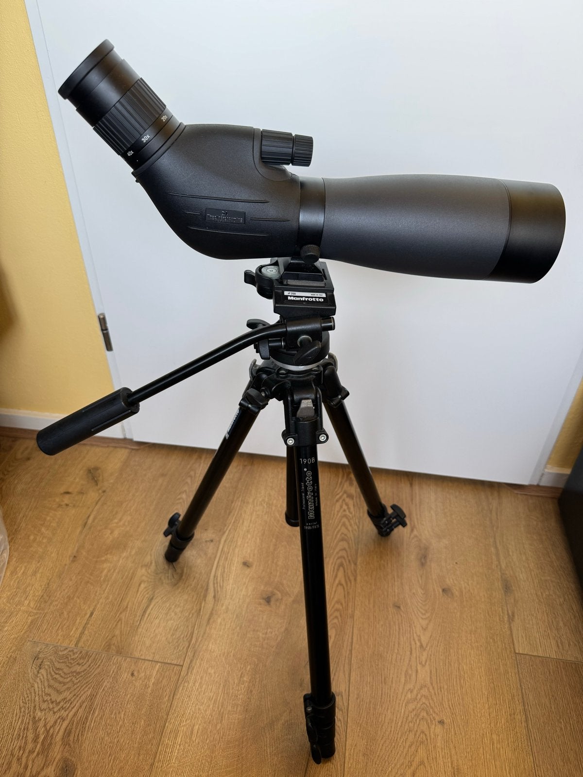 Havik 82 Telescoop(20-60x) inc. Kitehoes & Manfrotto Statief, Ophalen, Lenzentelescoop (refractor), 80 tot 200 mm, Met statief