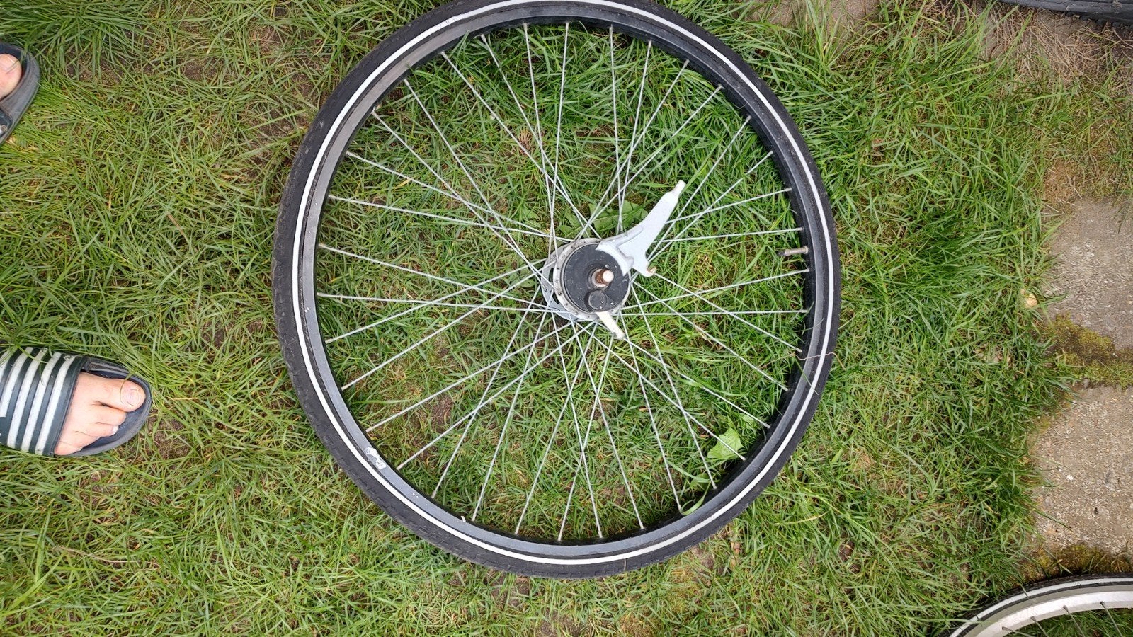 Voorwiel 28 inch met trommelrem en band, Fietsen en Brommers, Ophalen, Gebruikt, Band, Aluminium