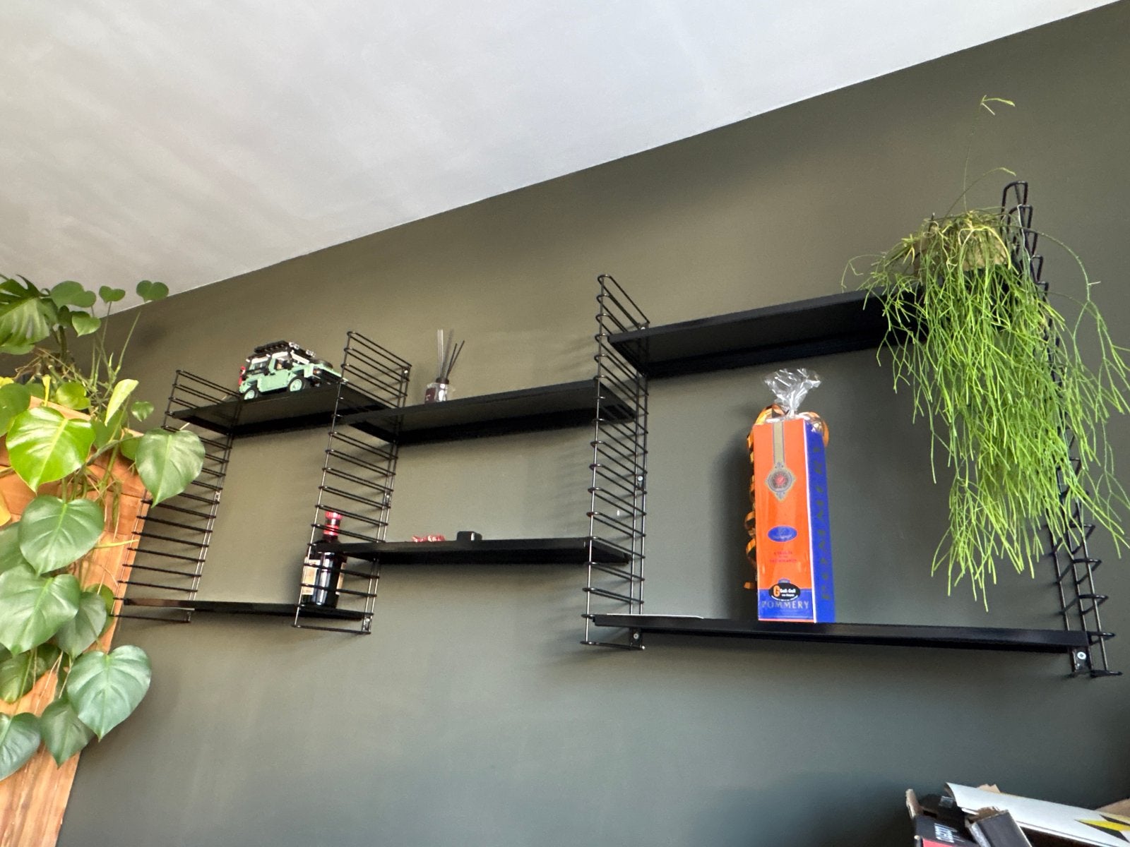Zwart metalen wandrek - String design stijl, Ophalen, Gebruikt