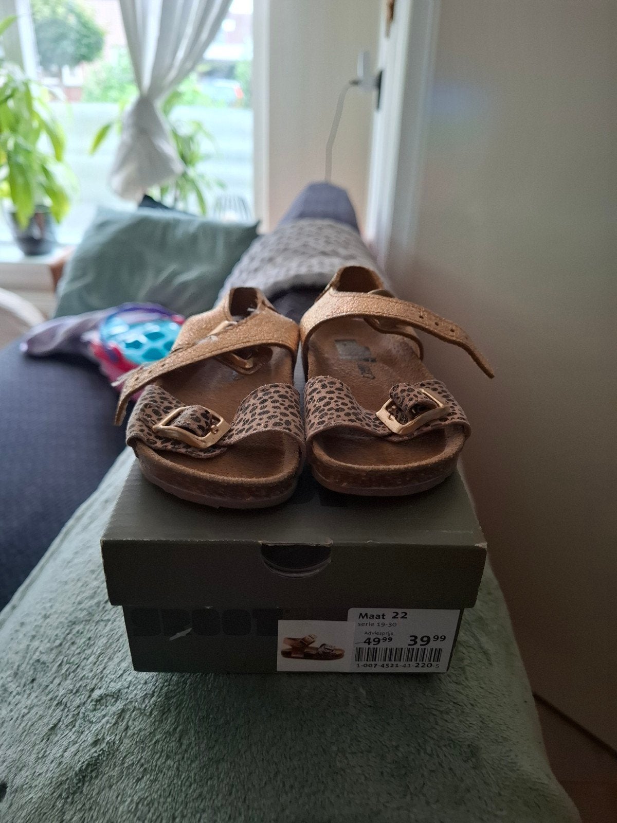 Goudkleurige sandaaltjes van Groot maat 22, Kinderen en Baby's, Ophalen, Groot, Meisje, Overige typen