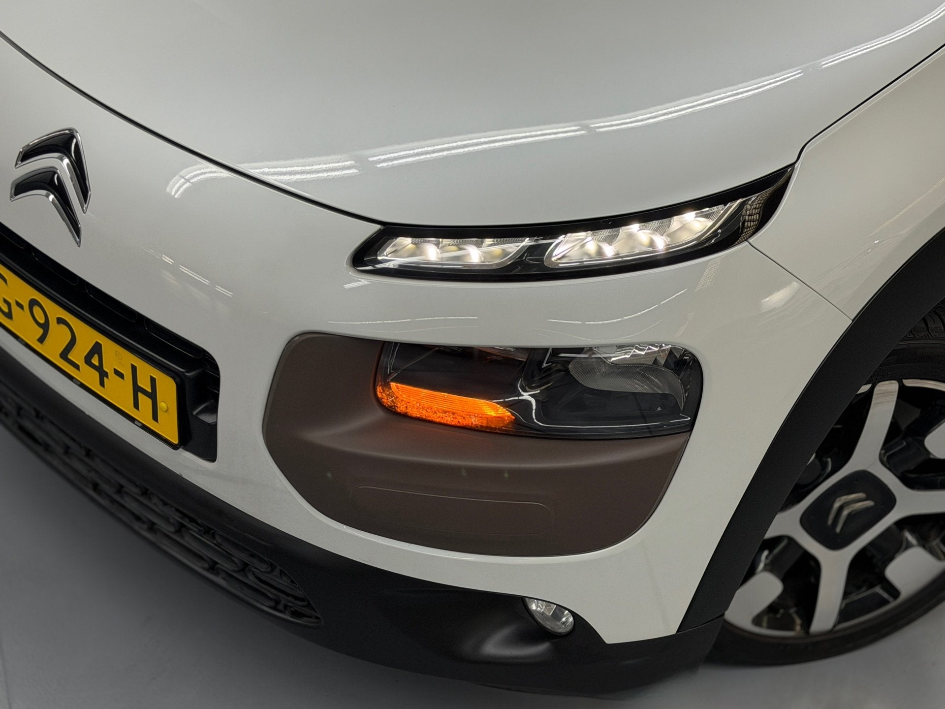 Citroen C4 Cactus 1.2 PureTech Shine D.riem vervangen Camera, Auto's, Dealer onderhouden, Euro 6, 1199 cc, 995 kg