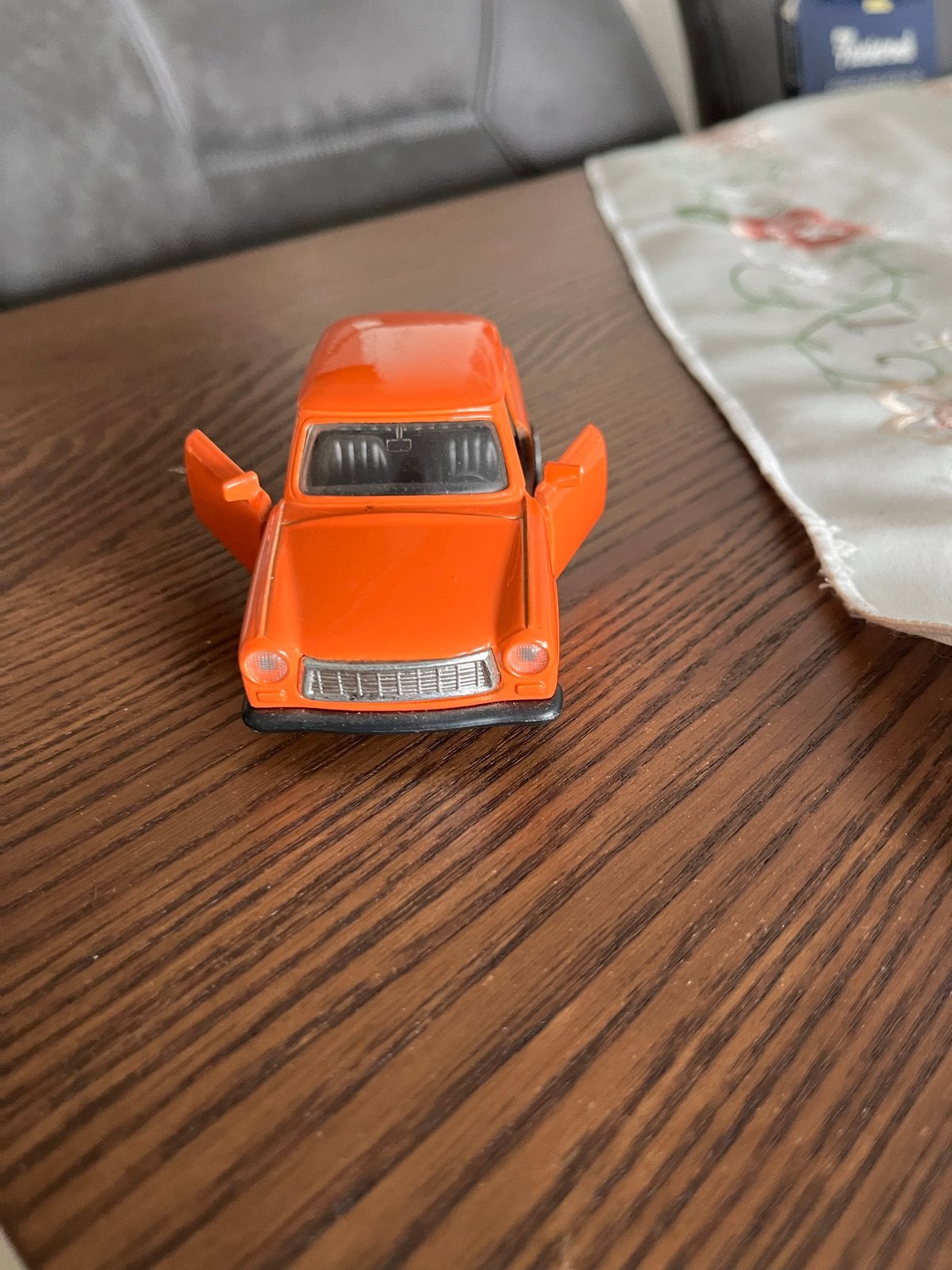 Trabant modelauto - Oranje miniatuur met openende deuren, Ophalen of Verzenden, Gebruikt, Auto, Overige merken