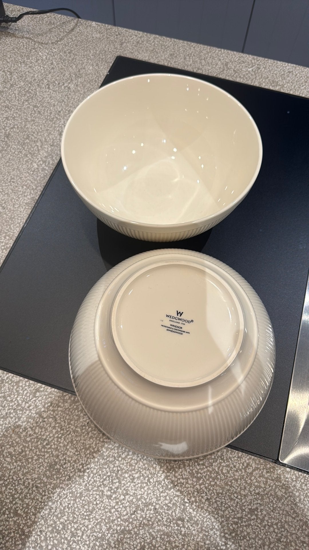 Wedgwood Windsor grote schalen 2x 23 cm, Huis en Inrichting, Keuken | Servies, Ophalen, Wedgwood, Porselein, Schaal of Schalen