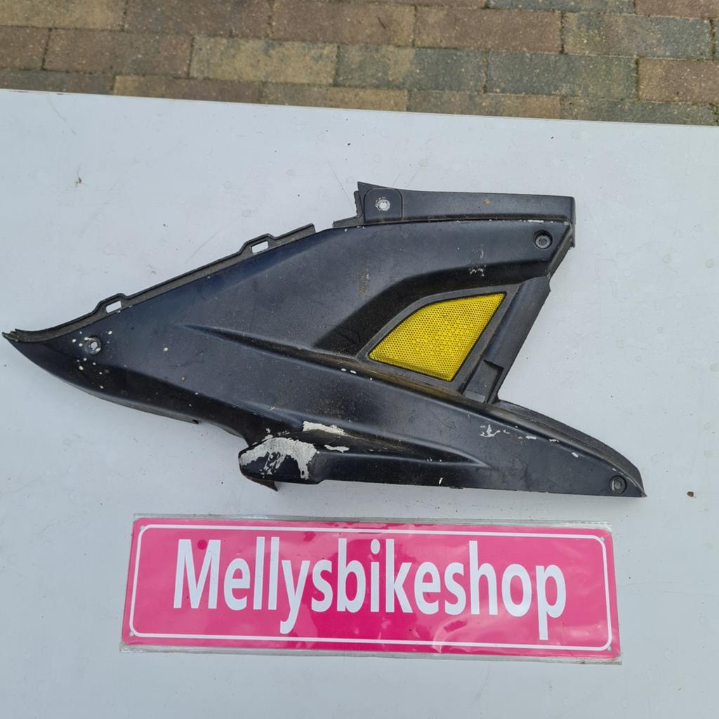 Yamaha aerox rechter treeplank deel zijkap voetsteun, Ophalen of Verzenden, Yamaha, Info@yamaha.nl, Nl