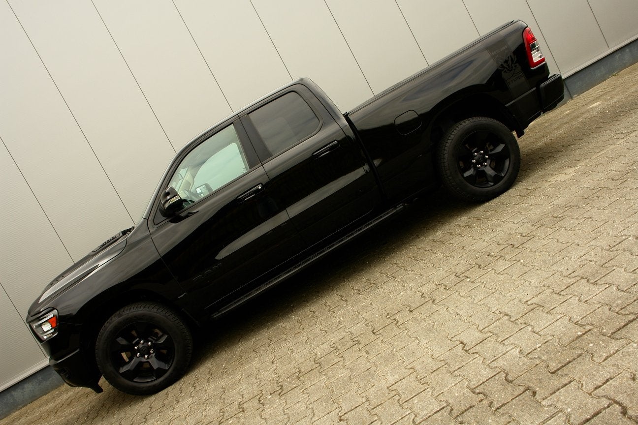 Dodge Dodge RAM 1500 V8 5.7 Bighorn LPG (bj 2019, automaat), Auto's, Automaat, Gebruikt, 5654 cc, Zwart