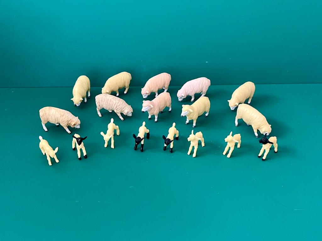 Britains schapen en lammetjes, Hobby en Vrije tijd, Modelauto's | 1:32, Ophalen of Verzenden, Zo goed als nieuw, Tractor of Landbouw