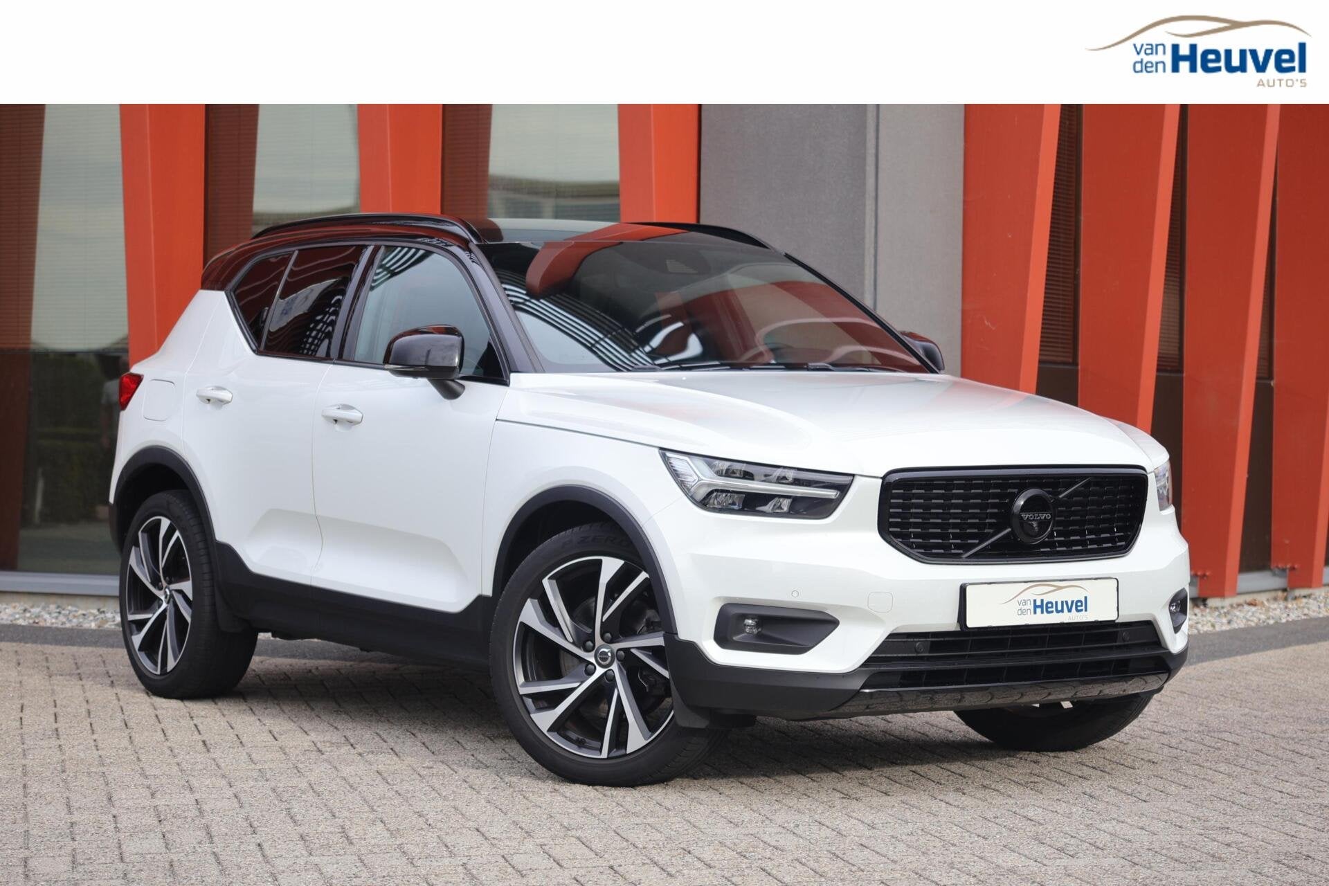 Volvo XC40 T5 Recharge R-Design | Stoelverwarming | 360° Ca, Auto's, Volvo, Dealer onderhouden, Zwart, Met garantie (alle), Wit