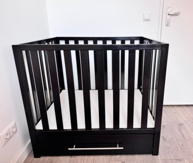 Mooie box met lade en matras, Ophalen, Zo goed als nieuw, In hoogte verstelbaar