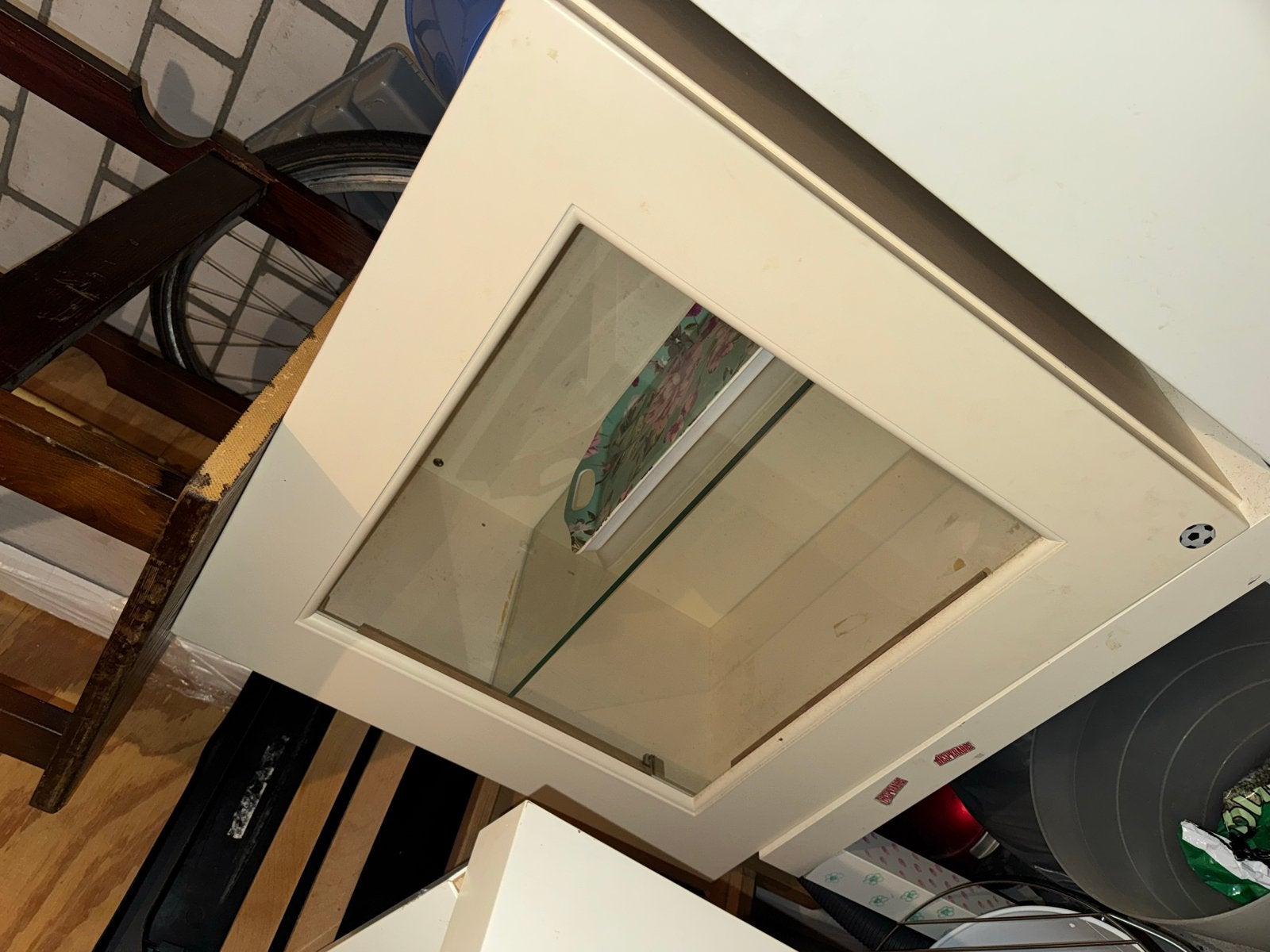 Hangend kastje met glazen deur, Huis en Inrichting, Kasten | Vitrinekasten, Ophalen, Gebruikt, 50 tot 100 cm, Glas