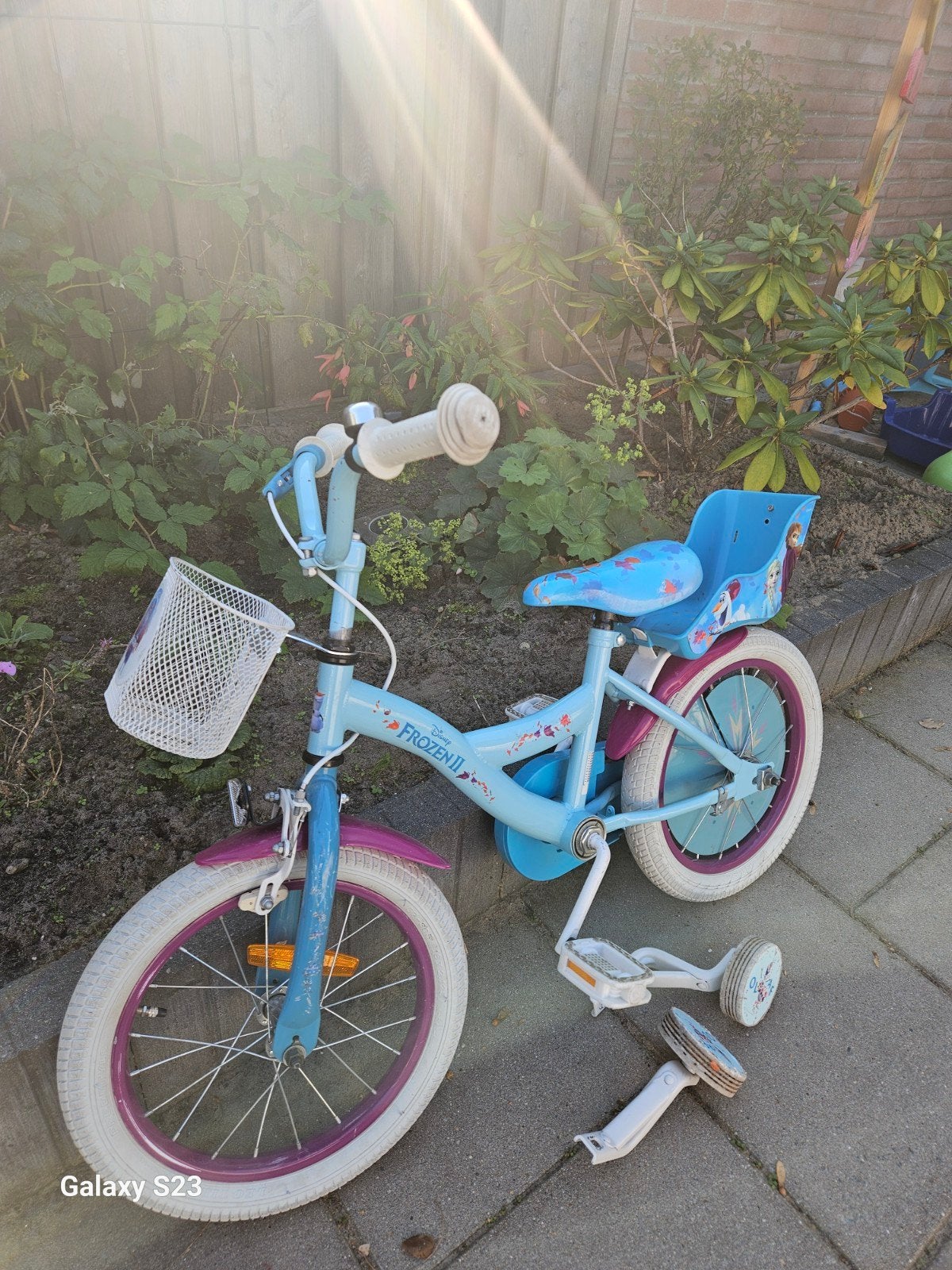 Kinderfiets Disney Frozen II - 16 inch met zijwieltjes, Fietsen en Brommers, Ophalen, Terugtraprem, Zijwieltjes, Disney Frozen