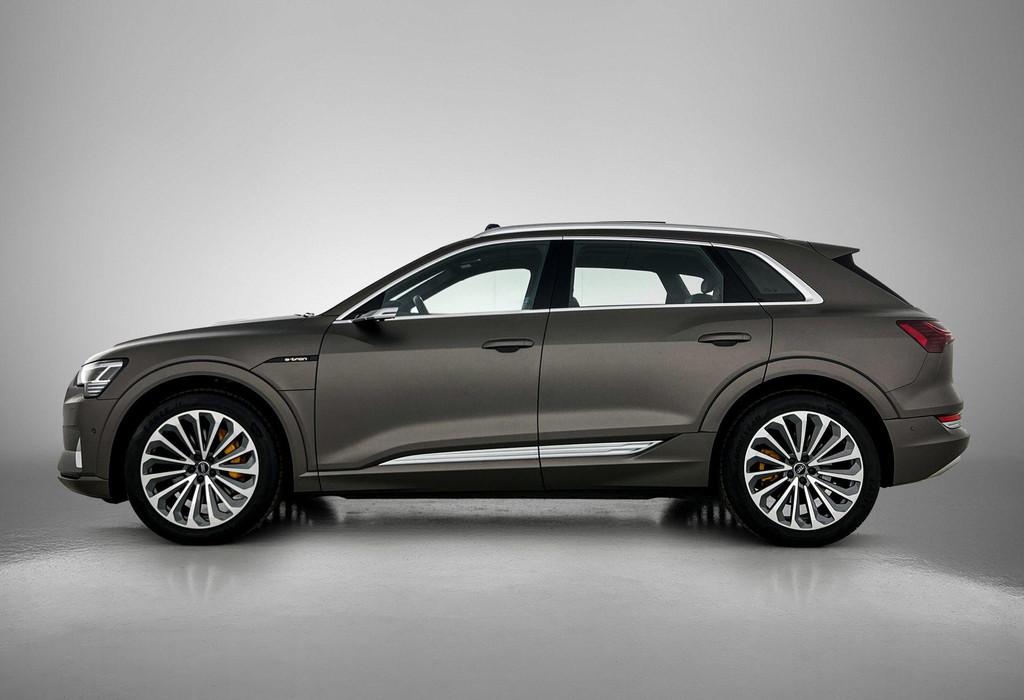 Audi e-tron e-tron 55 quattro advanced 95 kWh 408 PK | Autom, Auto's, Audi, Automatische klimaatregeling, 95 kWh, Blauw, 408 pk