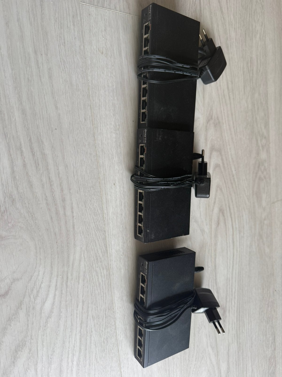 2x Draytek VigorSwitch G1080, Ophalen of Verzenden, Zo goed als nieuw