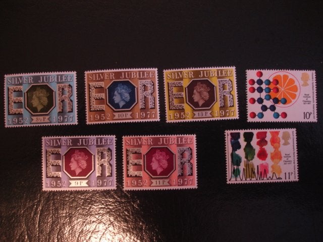 Stamps of Silver Jubilee & Royal Instit. of Chemistry (1977), Verzenden, Postfris