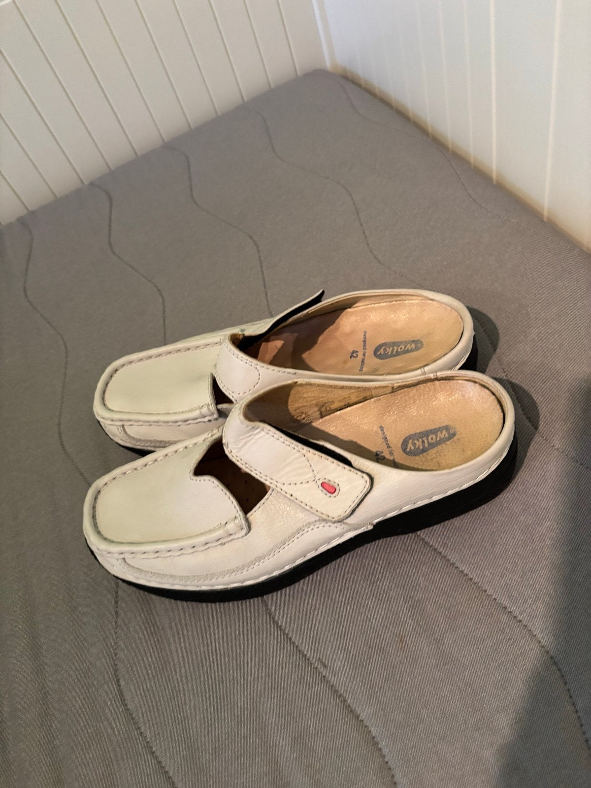 Wolky slippers maat 42 (vallen als 41), Ophalen of Verzenden, Gedragen, Wit, Slippers