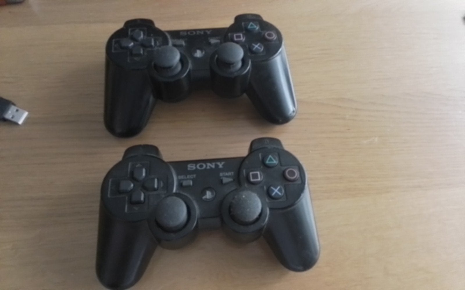 te koop 2x controler sony playstation zwart inc kabel, Ophalen, PlayStation 2, Zo goed als nieuw, Controller