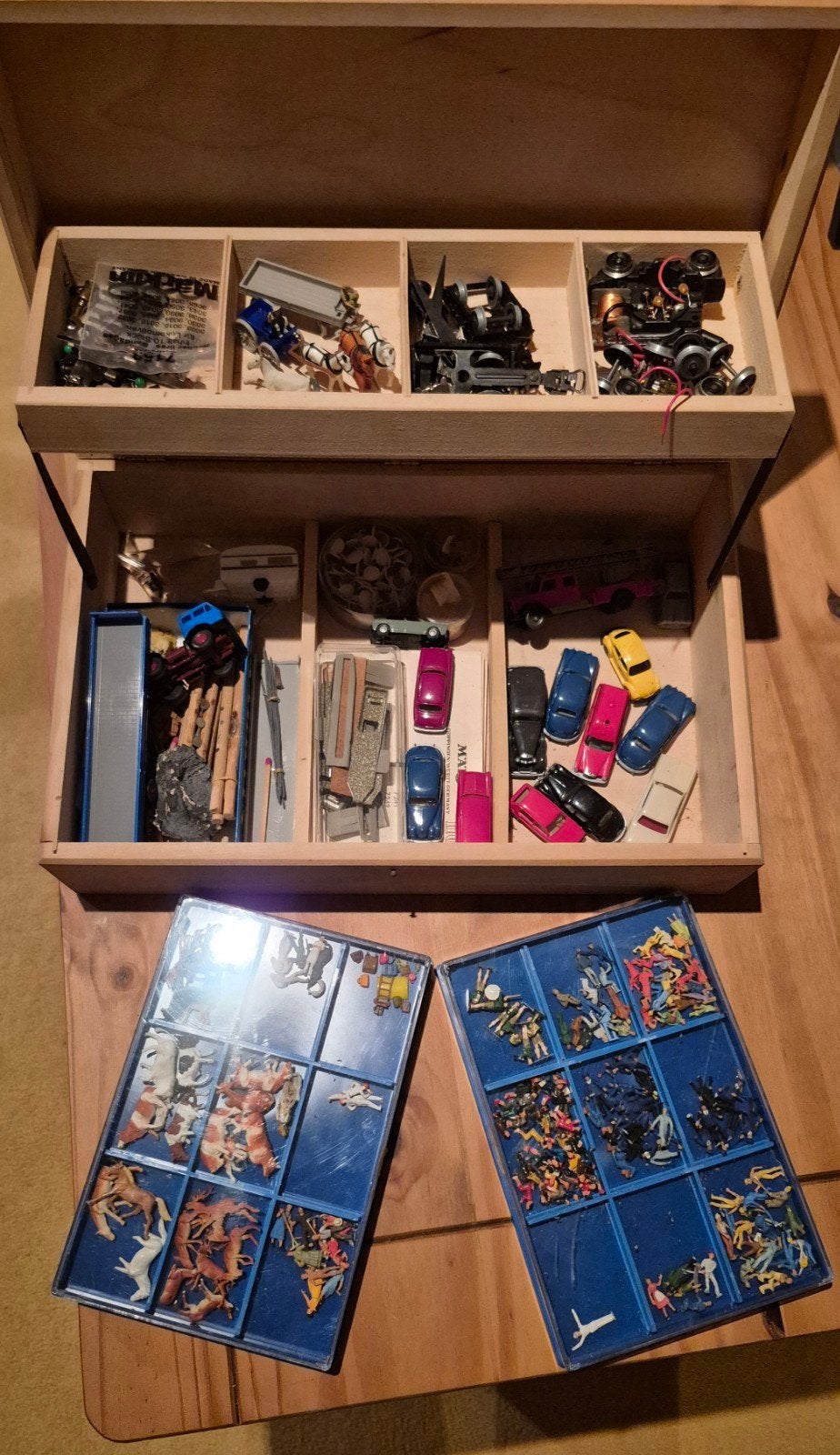Modelspoor H0: Wiking auto's, 100+ figuren,  Märklinboekjes, Ophalen of Verzenden, Gelijkstroom of Wisselstroom, Overige merken