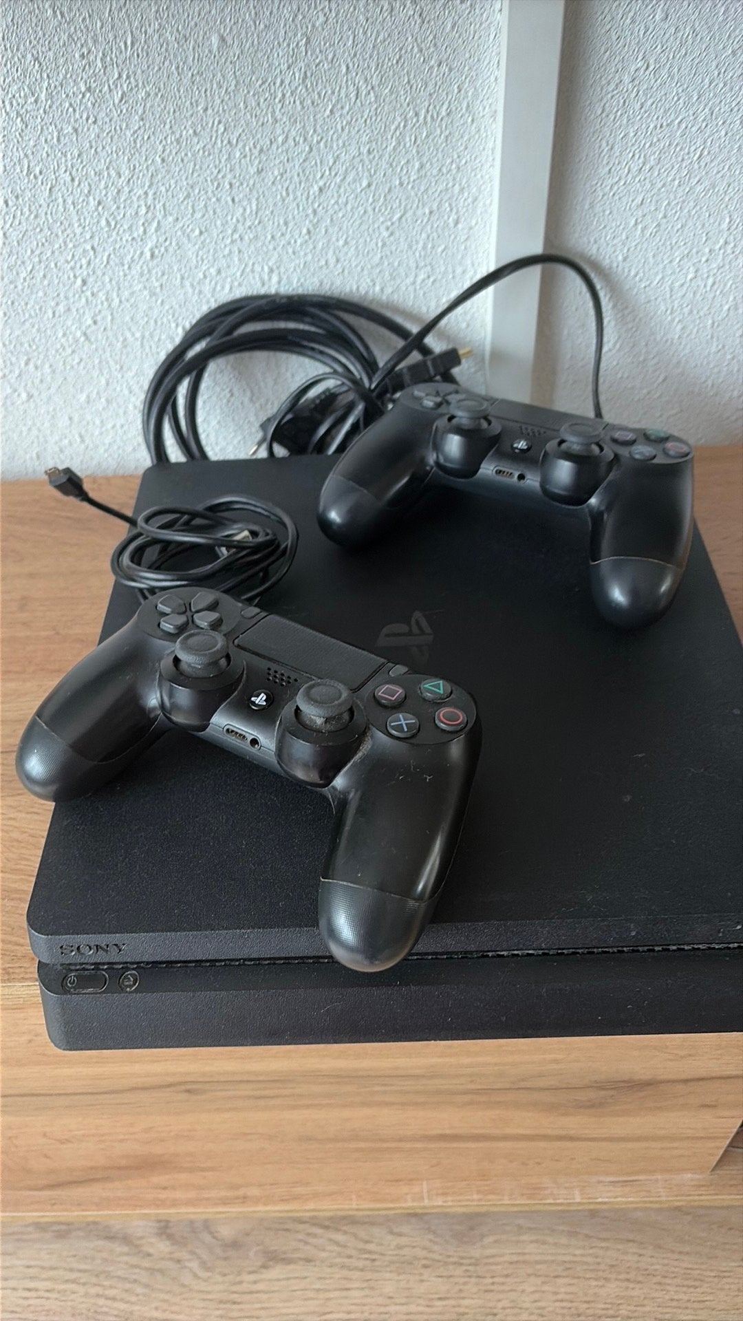 PlayStation 4 met 2 controllers (zonder spellen), Ophalen, Gebruikt, Met 2 controllers