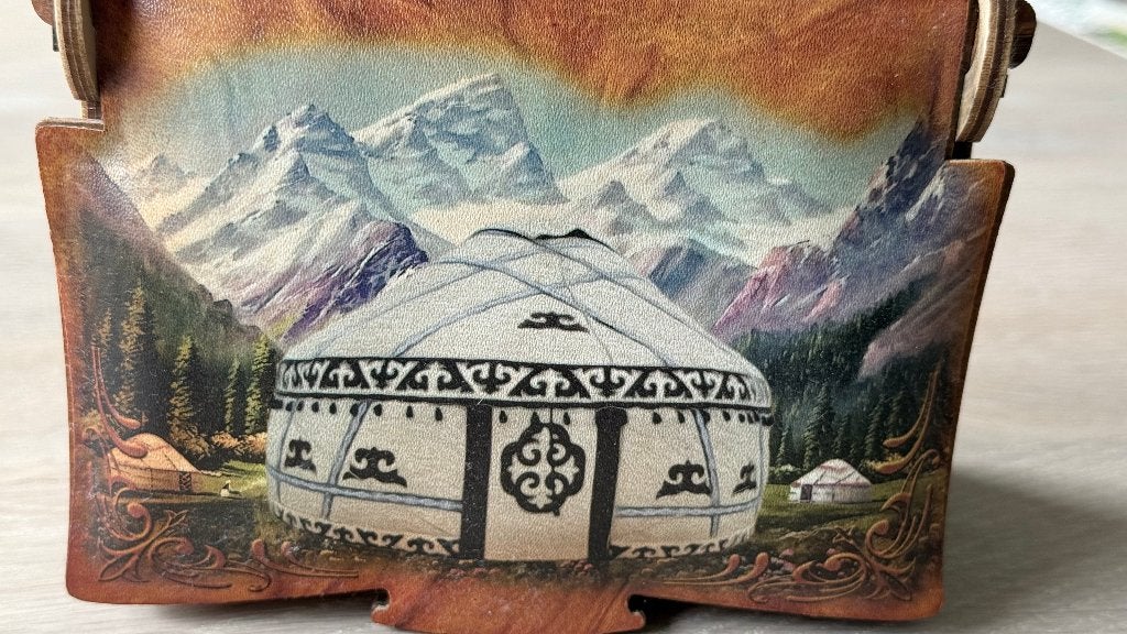 Houten doos uit Kazachstan, Huis en Inrichting, Woonaccessoires | Overige, Hout, Nieuw, Ophalen of Verzenden, Oosters